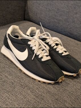 Nike Women's LD-1000 Sneakers